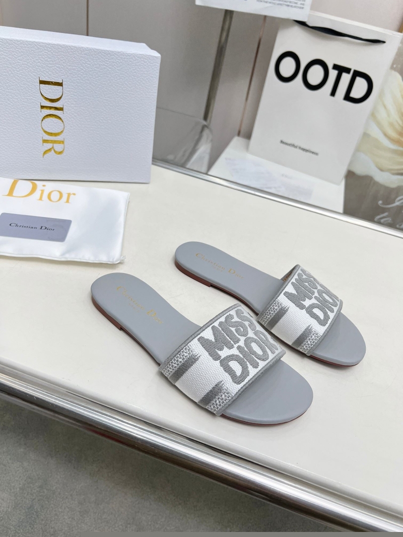 ch**an D*or slippers